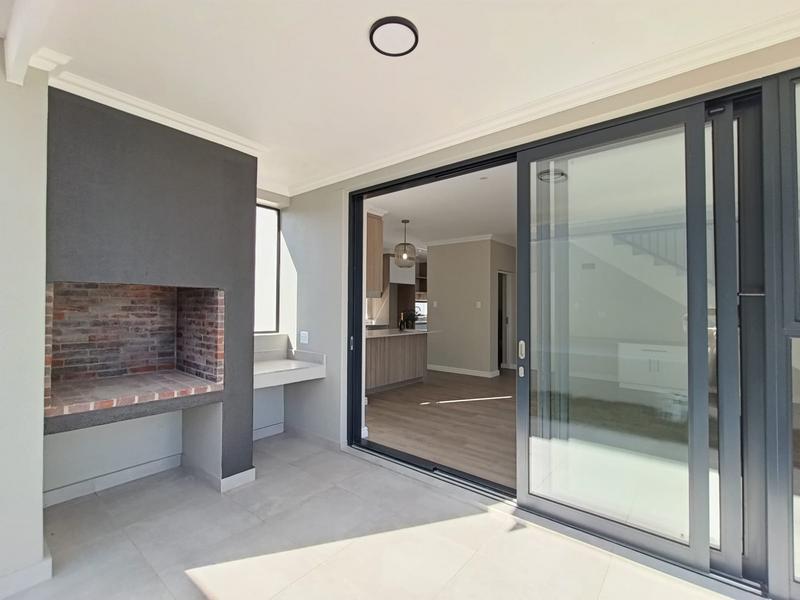 3 Bedroom Property for Sale in Kraaibosch Park Western Cape